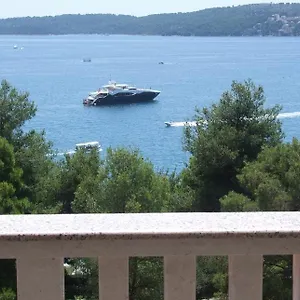 https://villa-rosanda-apartments.hotels-in-trogir.com