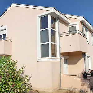 apartmani-olives.hotelinzadar.com/